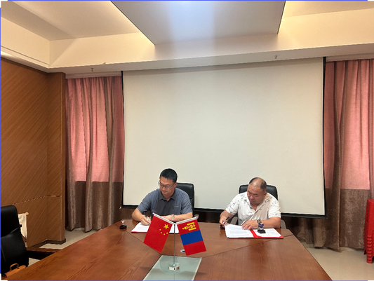 Mongolian customers visited the factory and signed a procurement cooperation agreement.
