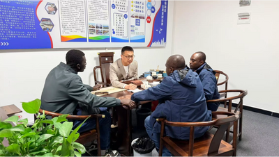 Cameroon Clients from Africa Visit Shenbai Factory & Place Order for Dongfeng 8x4 Truck mounted Cranes
