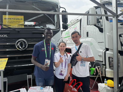 Good News from Canton Fair: Central Asian Delegation Signs On-board Crane Purchase Order with Hubei Shenbai Group (Suizhou Changxing Machinery) at the 136th Canton Fair