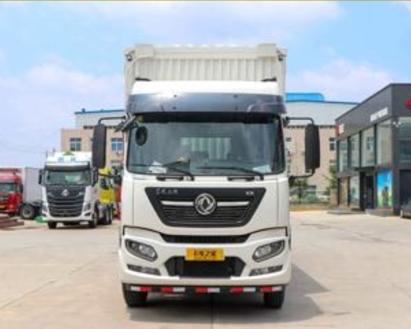 Dongfeng 4×2 9.8-meter Box Cargo Truck