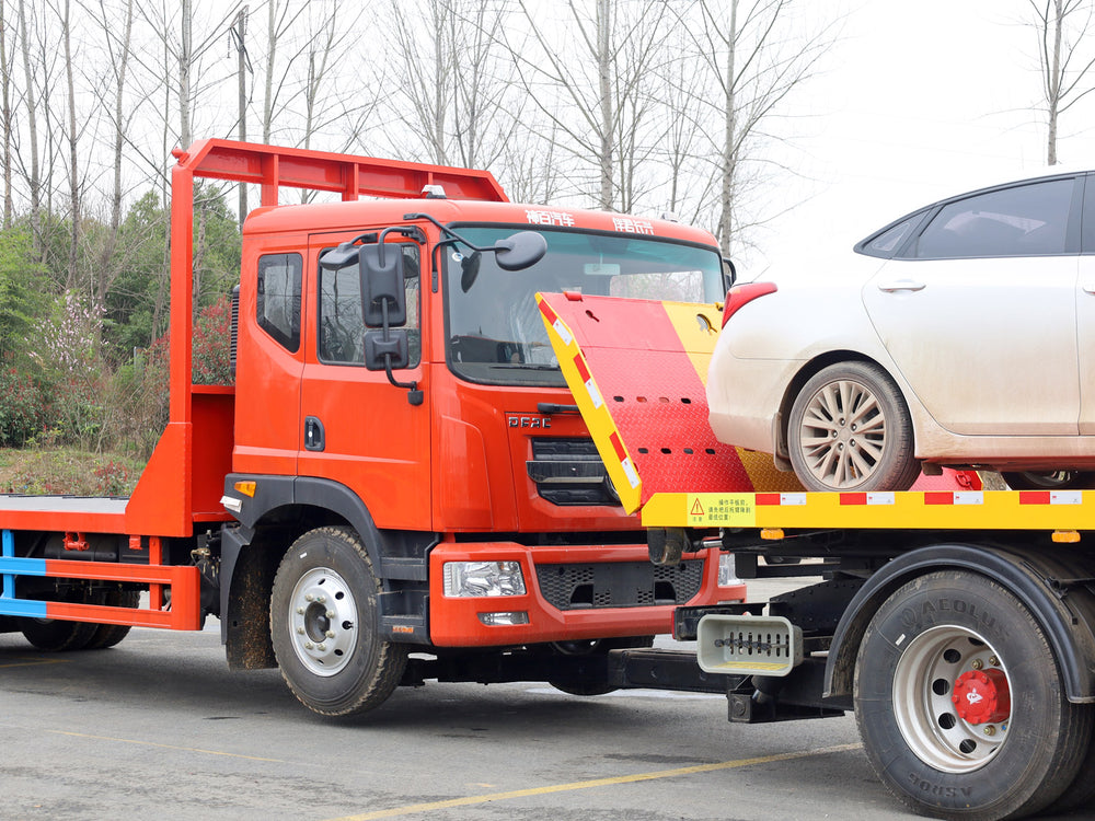 Dongfeng Dolica D9 6.8 meter equipped with a 5-ton straight boom crane tow truck