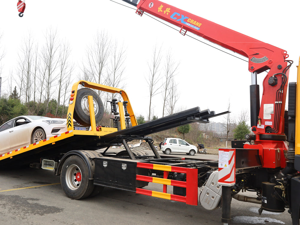 Dongfeng Dolica D9 6.8 meter equipped with a 5-ton straight boom crane tow truck
