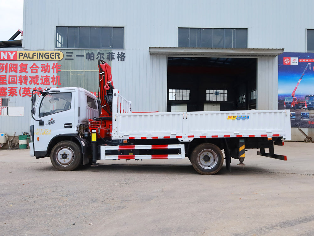 Dongfeng Dolica D7 Single-row Changxing 5-ton Knuckle Arm Truck Crane