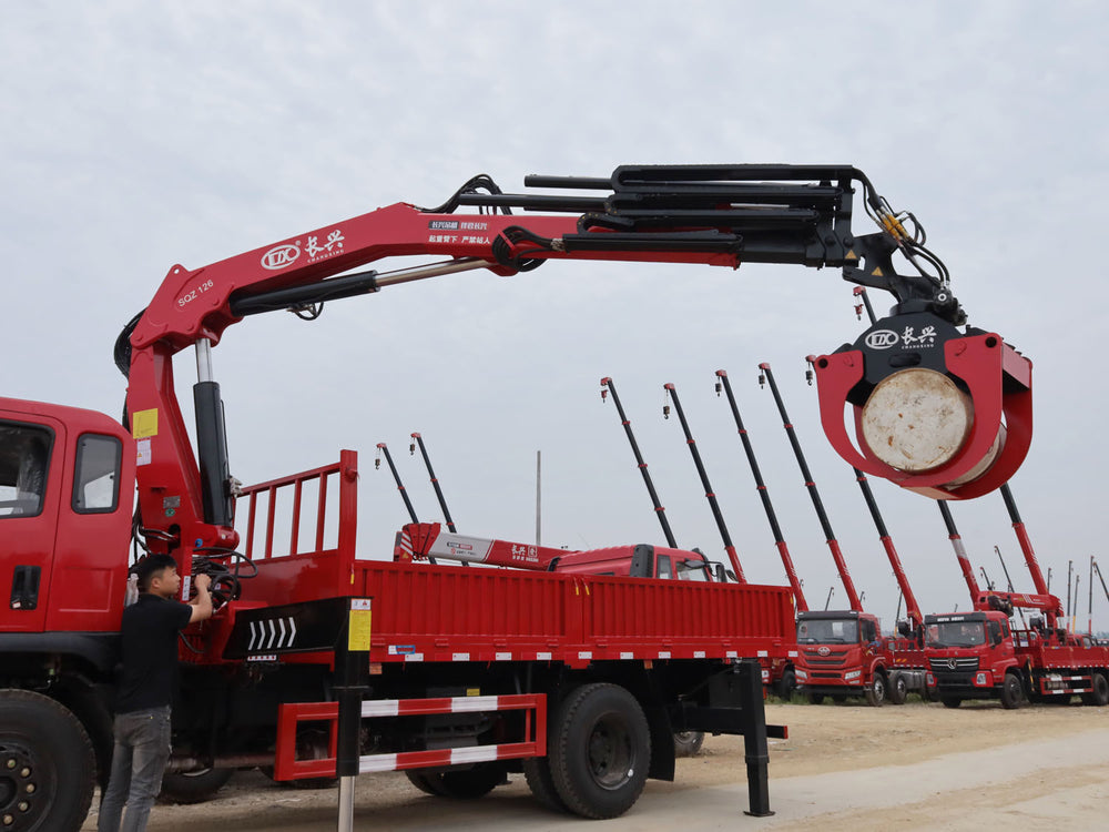 Dongfeng D9 Dolica 6.3-ton folding boom truck crane