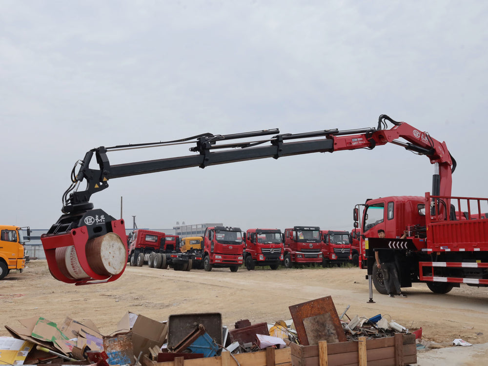 Dongfeng D9 Dolica 6.3-ton folding boom truck crane