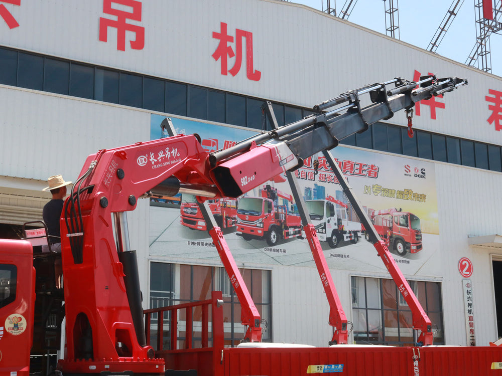 Dongfeng Huashen DV5 8x4 Changxing 30-ton folding boom truck crane