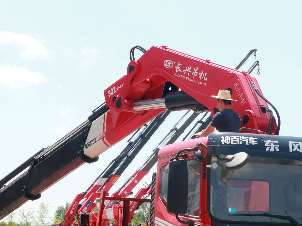 Dongfeng Huashen DV5 8x4 Changxing 30-ton folding boom truck crane