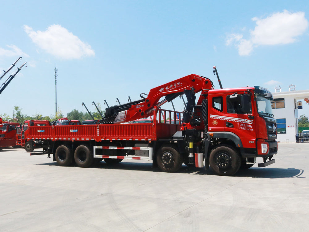 Dongfeng Huashen DV5 8x4 Changxing 30-ton folding boom truck crane