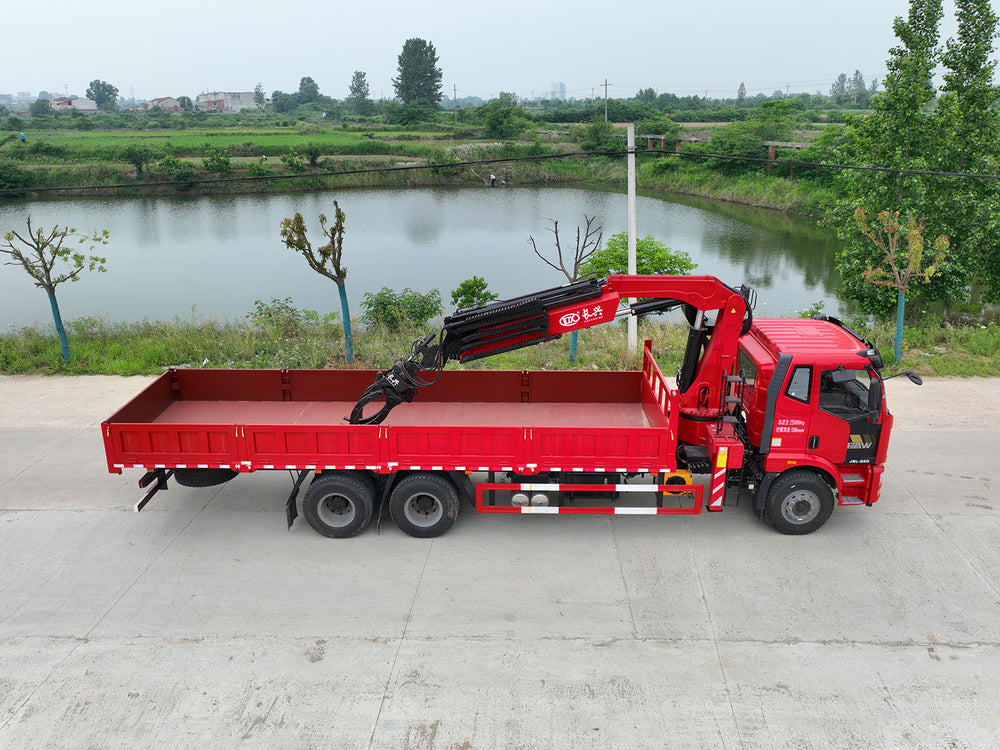 Jiefang J6L 6*4 Changxing 16-ton Knuckle Arm Crane