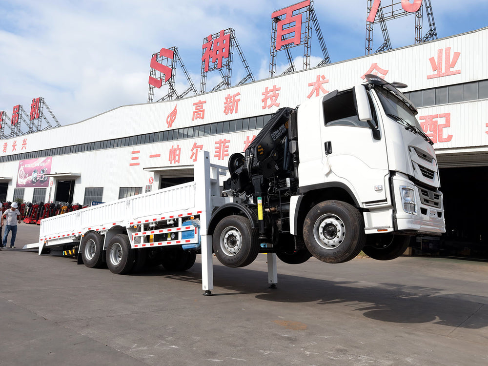 Isuzu 16-ton folding boom truck crane (8x4)