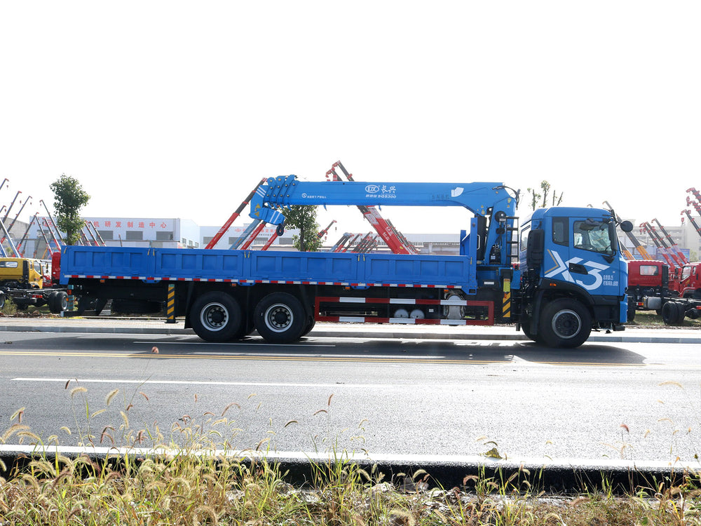 Dongfeng Changxing X3 rear dual axle superstructure Changxing Zhizun Edition 12-ton straight boom truck-mounted crane