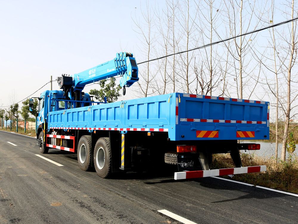 Dongfeng Changxing X3 rear dual axle superstructure Changxing Zhizun Edition 12-ton straight boom truck-mounted crane