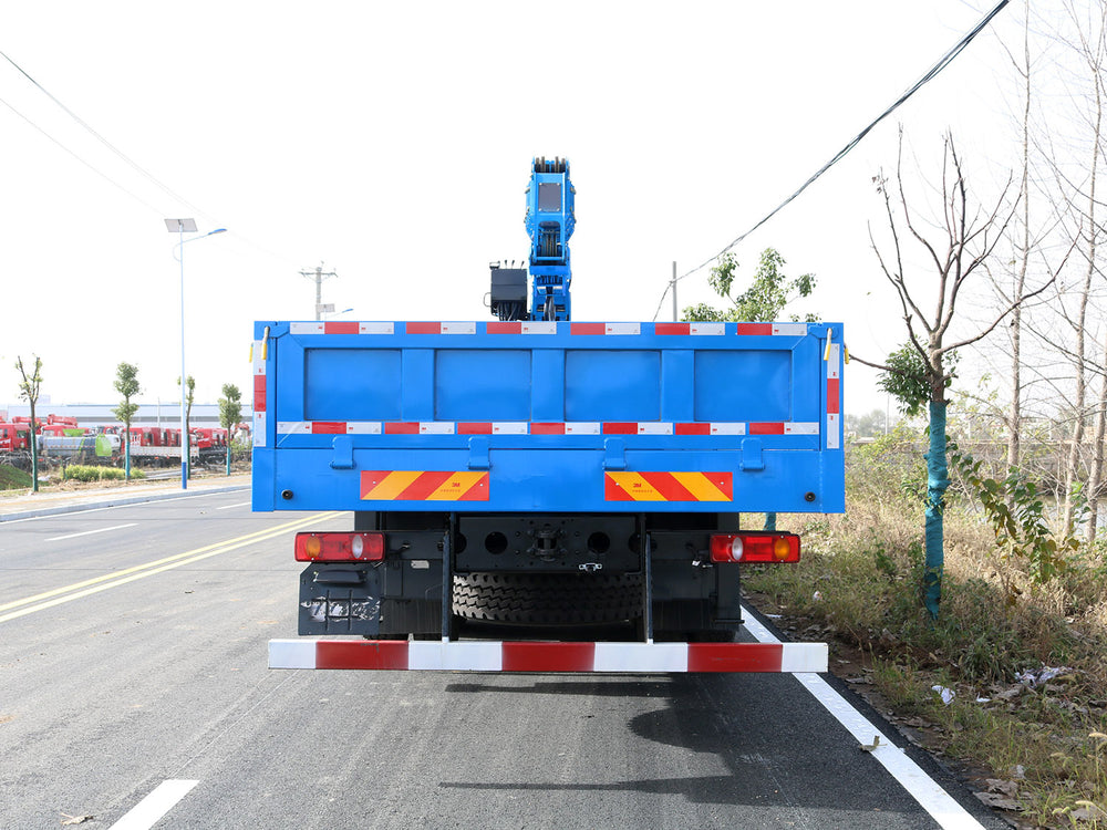 Dongfeng Changxing X3 rear dual axle superstructure Changxing Zhizun Edition 12-ton straight boom truck-mounted crane