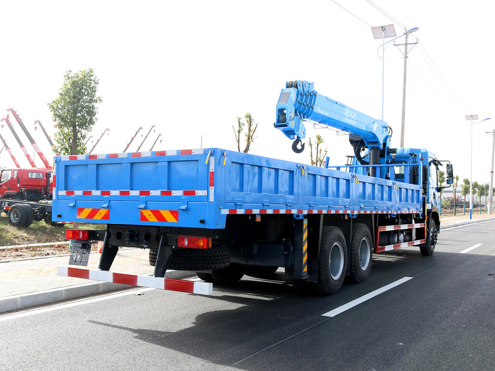 Dongfeng Changxing X3 rear dual axle superstructure Changxing Zhizun Edition 12-ton straight boom truck-mounted crane