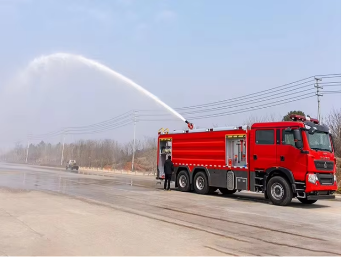 HOWO6*4 12 m³ foam water tanker fire truck