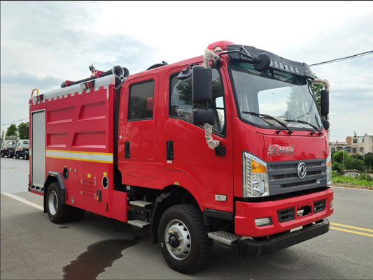Dongfeng 4WD 5-cubic-meter water tanker fire truck