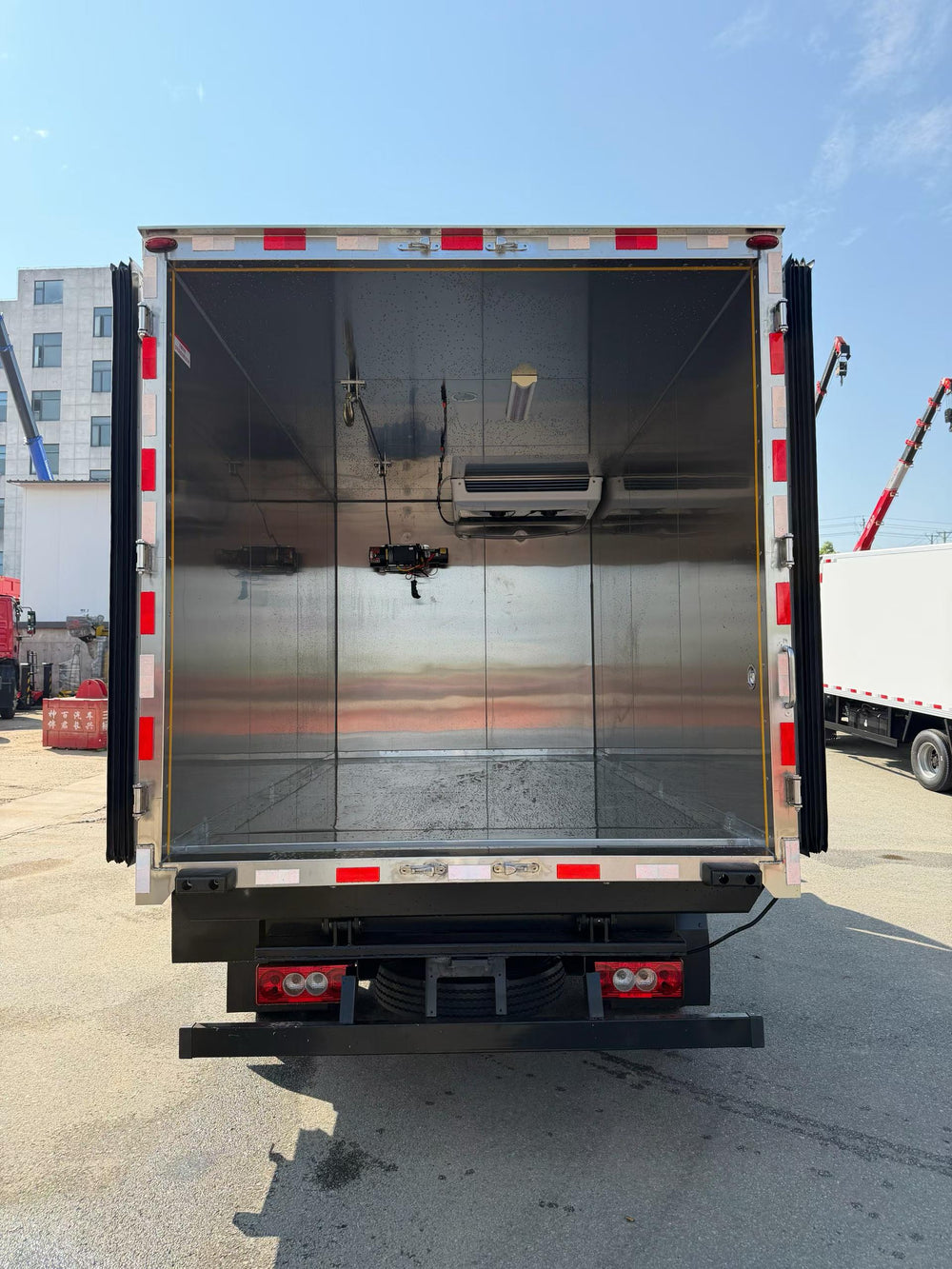 Foton Aoling 4.2-meter dump refrigerated truck