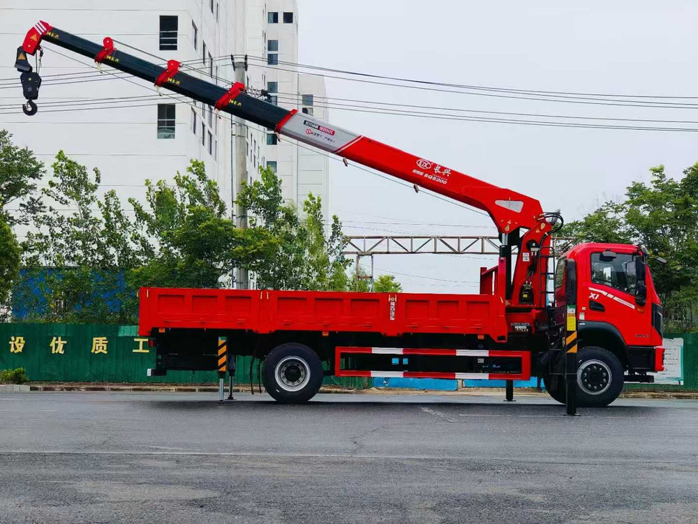 Dongfeng Changxing X1 8-ton 5-section boom truck crane