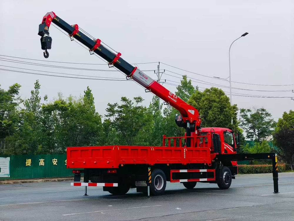 Dongfeng Changxing X1 8-ton 5-section boom truck crane