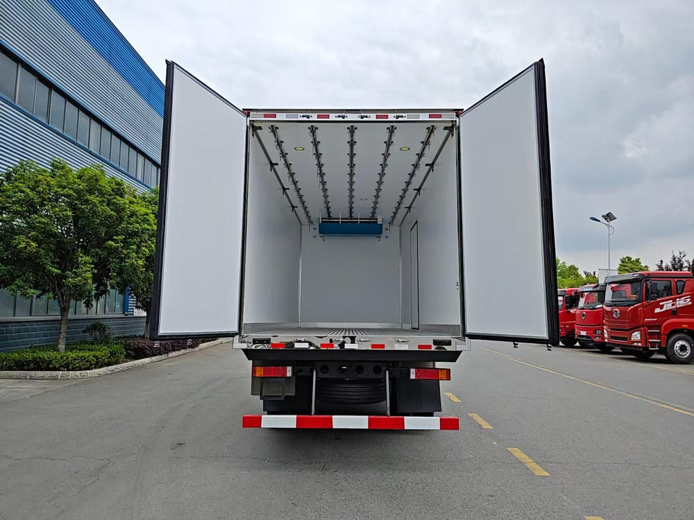 Dongfeng 290 horsepower 6-meter refrigerated truck