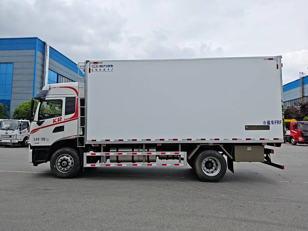 Dongfeng 290 horsepower 6-meter refrigerated truck