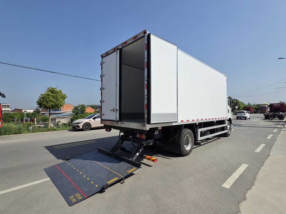 Isuzu 6.8-meter  refrigerated truck