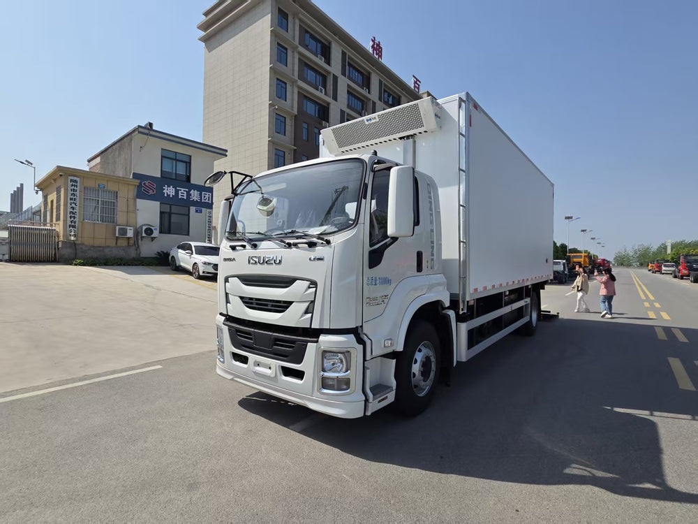 Isuzu 6.8-meter  refrigerated truck