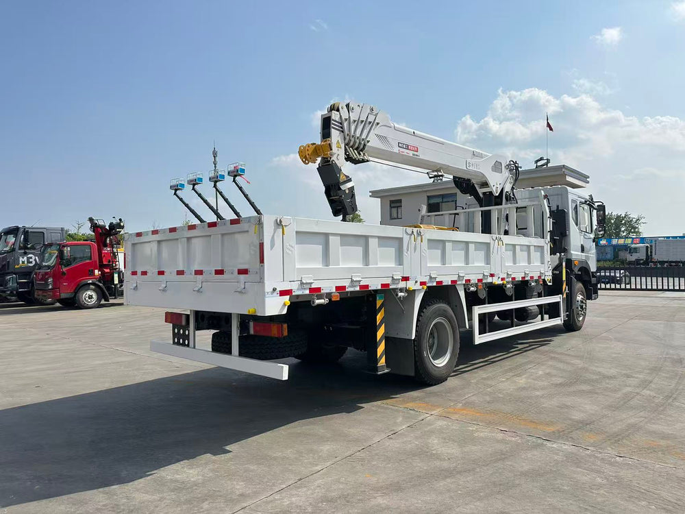 Dongfeng 8-ton straight boom truck-mounted crane