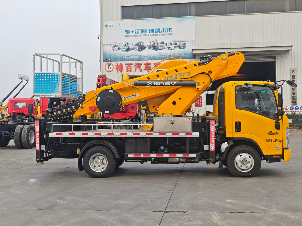 Isuzu 32-meter aerial work platform