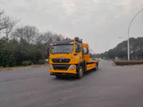 SINOTRUK Howo 7.6 meter single axle with 8-ton crane tow truck
