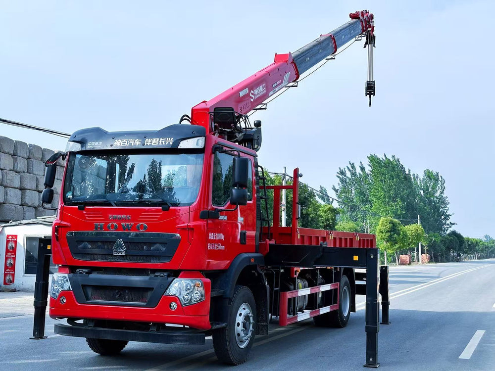 Sinotruk Howo 8-ton 6-section boom truck crane