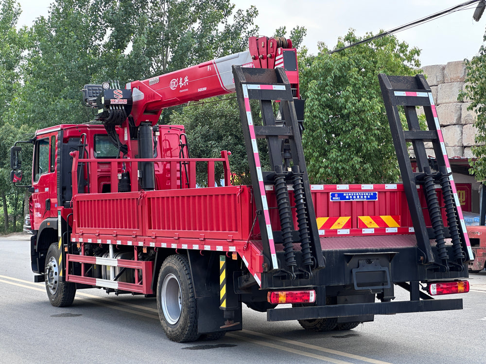 Sinotruk Howo 8-ton 4-section boom truck crane