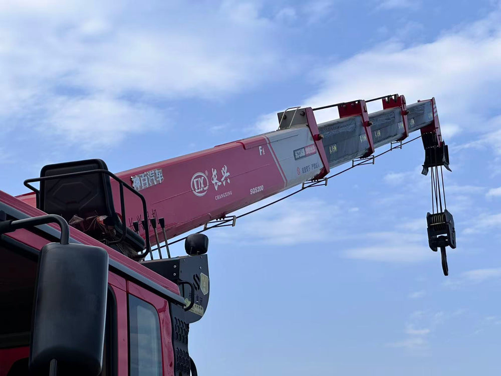 Sinotruk Howo 8-ton 4-section boom truck crane