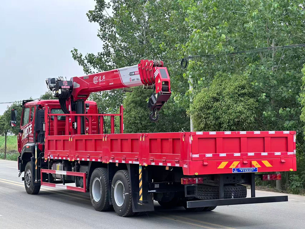 Sinotruk Howo 14-ton 5-section boom truck crane