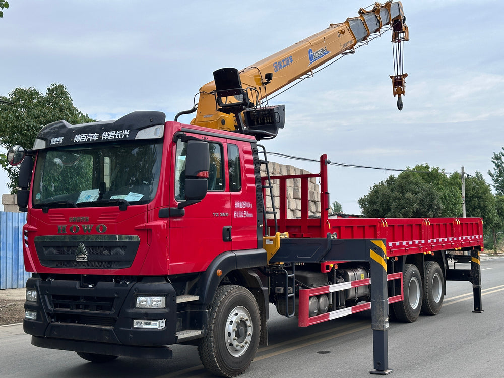 Sinotruk Howo XCMG 14-ton 5-section boom truck crane