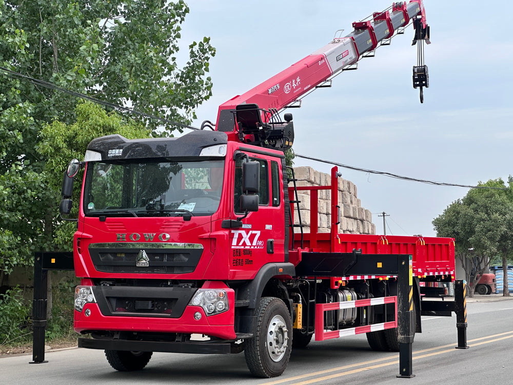 Sinotruk Howo 8-ton 5-section boom truck crane
