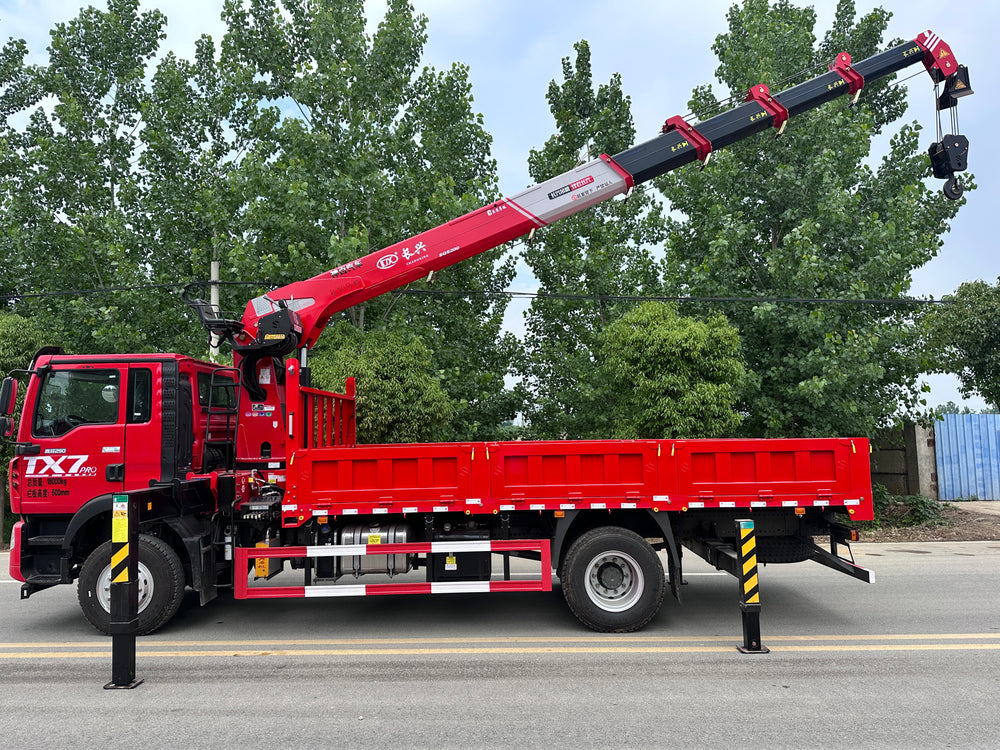 Sinotruk Howo 8-ton 5-section boom truck crane
