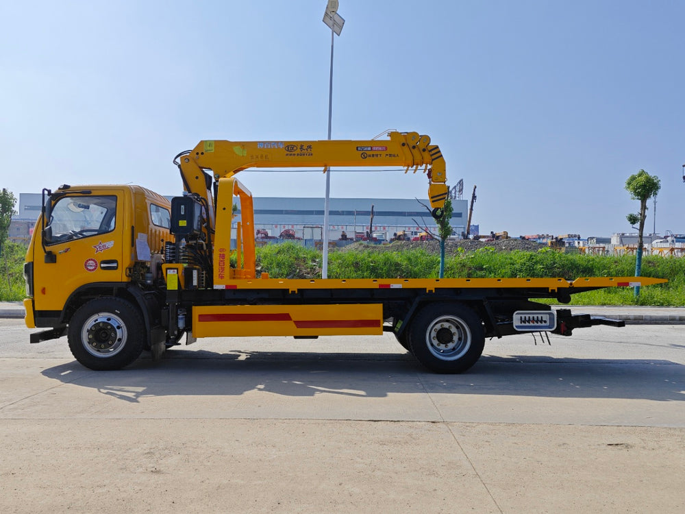 Dongfeng Dolica 5.6 meter crane-equipped wrecker truck