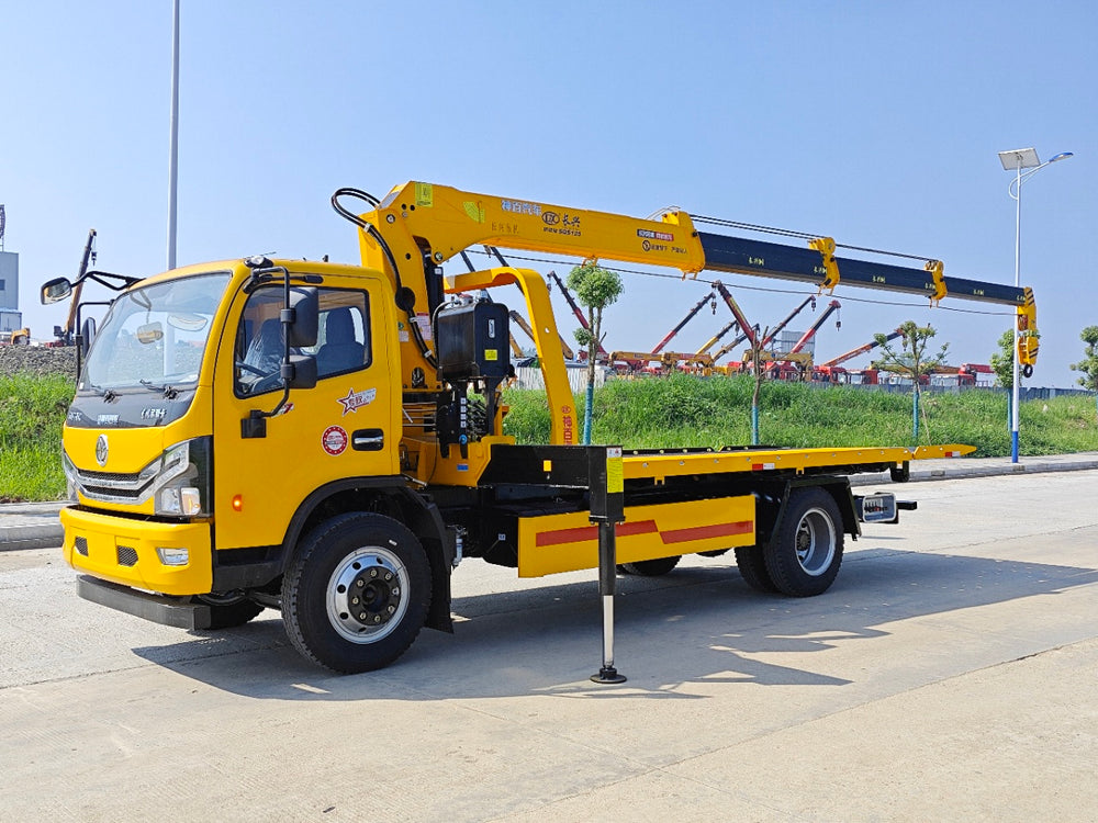 Dongfeng Dolica 5.6 meter crane-equipped wrecker truck