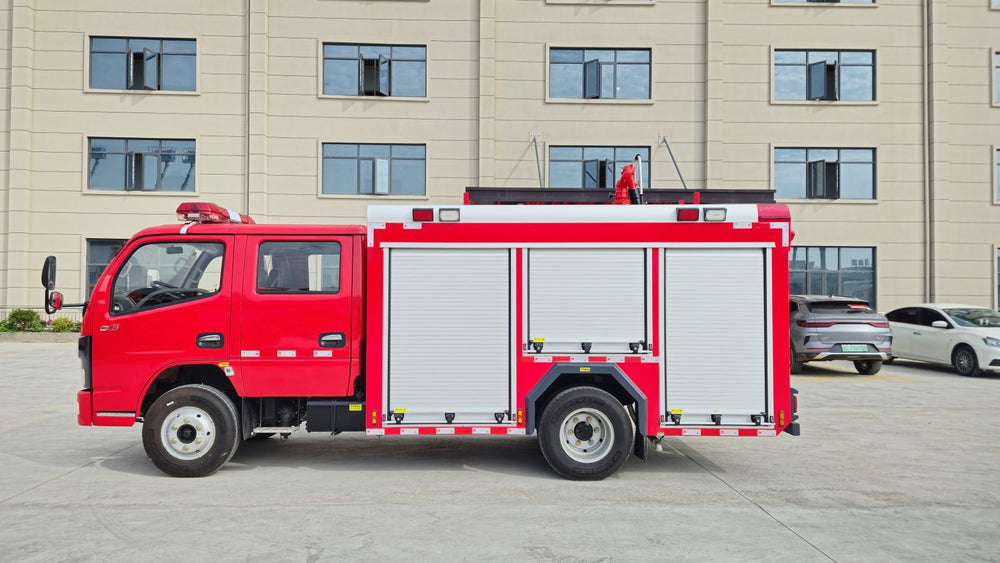 Dongfeng Dolica 2.5 cubic meter water tanker fire truck