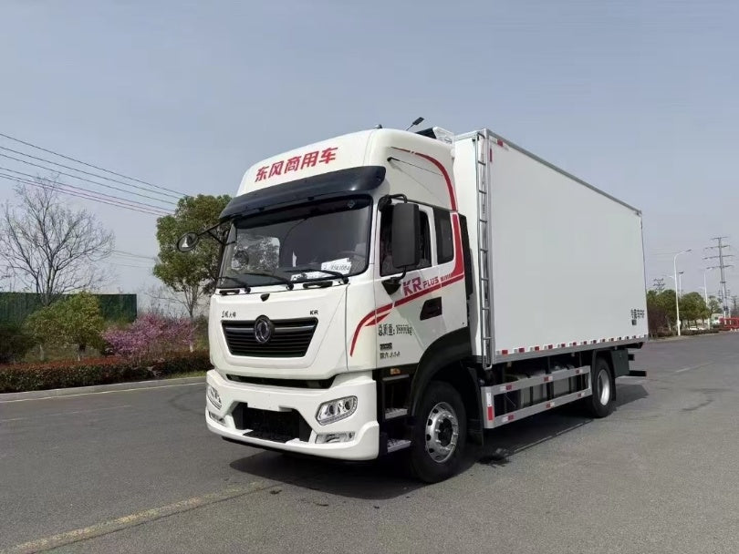 Dongfeng 6.8-meter  refrigerated truck