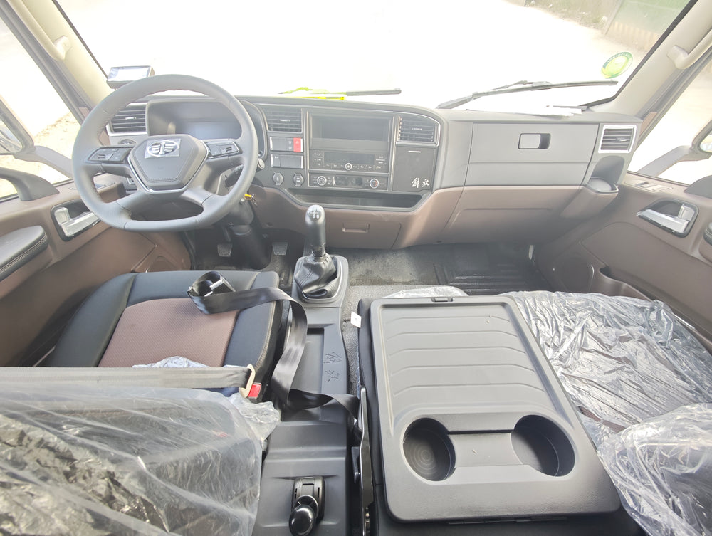 Jiefang 4.2-meter 8-ton refrigerated truck