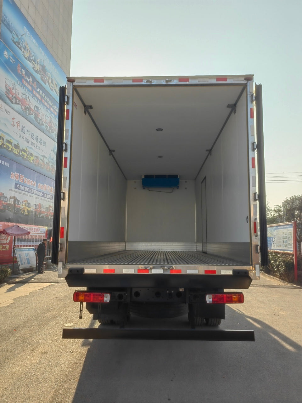 Foton Auman 6.8-meter 10 tons refrigerated truck