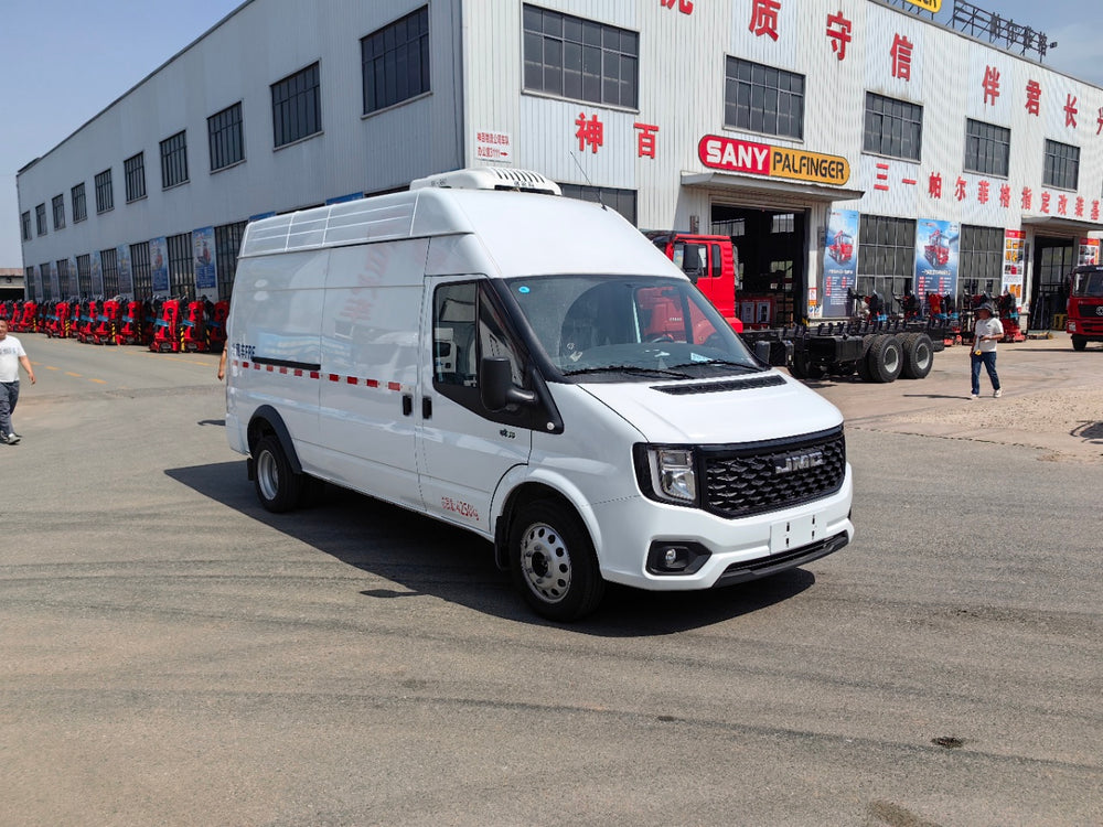 Jiangling long-wheelbase high-roof refrigerated van