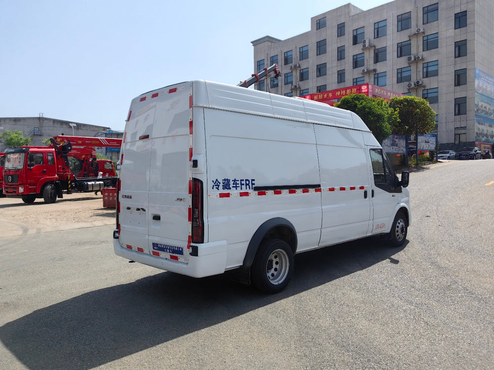 Jiangling long-wheelbase high-roof refrigerated van