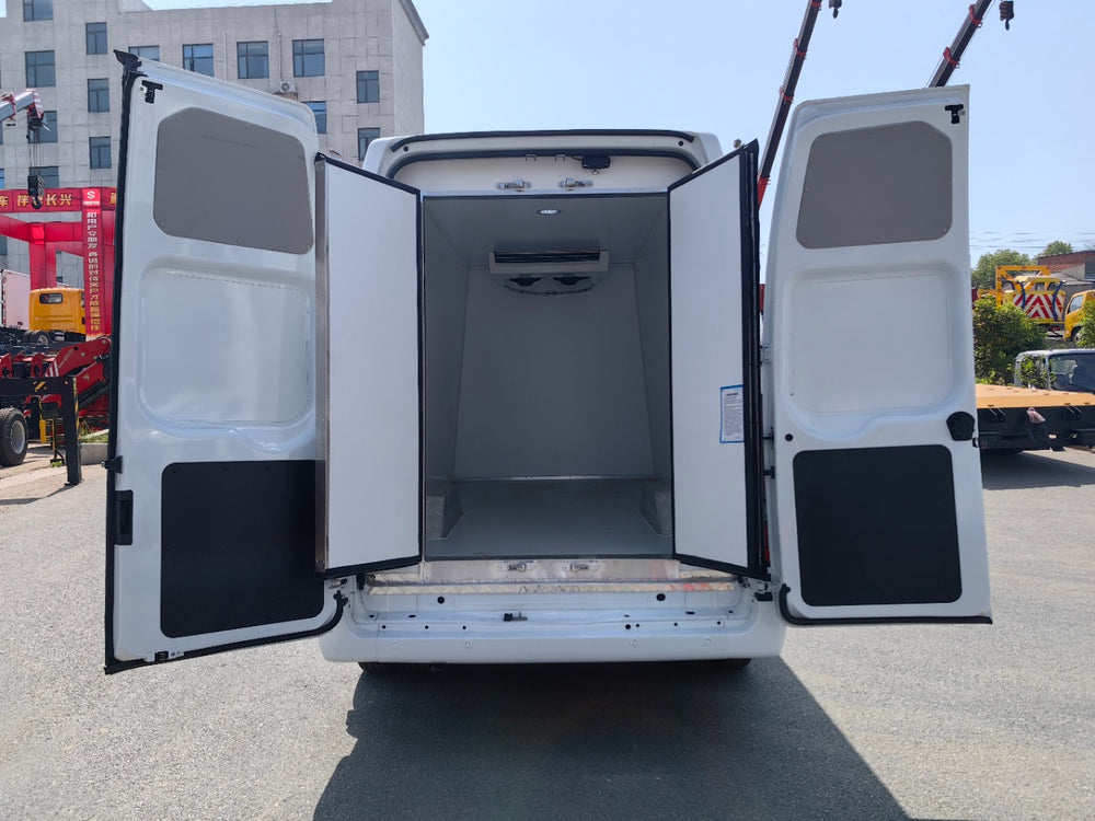 Jiangling long-wheelbase high-roof refrigerated van