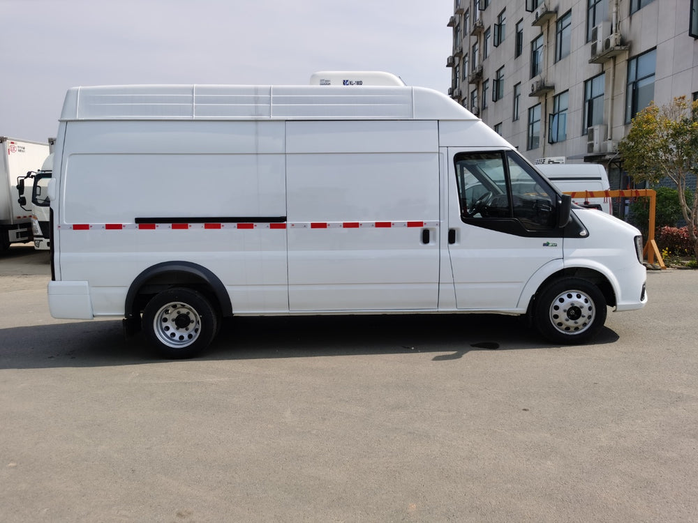 Jiangling long-wheelbase high-roof refrigerated van
