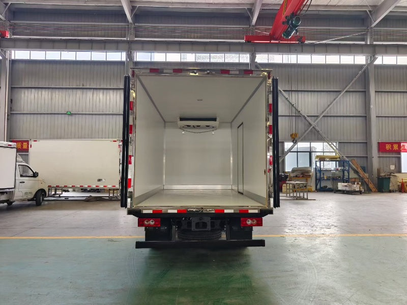 Foton Aumark 4.2-meter 5 ton refrigerated truck