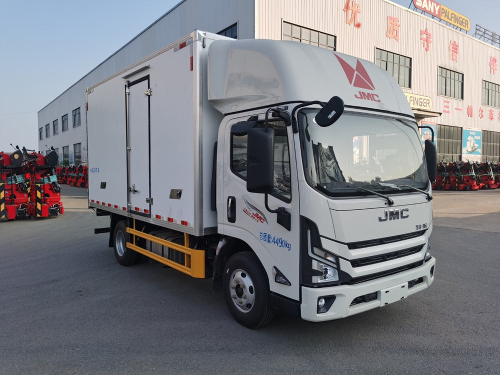 Jiangling 4.2-meter 5 ton wide-body refrigerated truck