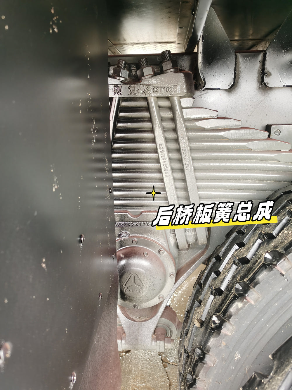 Sinotruk Howo 25-ton Knuckle Arm Truck Crane